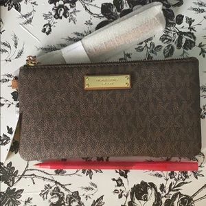 Medium Michael Kors wristlet